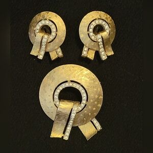 Elegant Vintage Gold Tone Rhinestone Brooch with Matching Clip-On Earrings Set